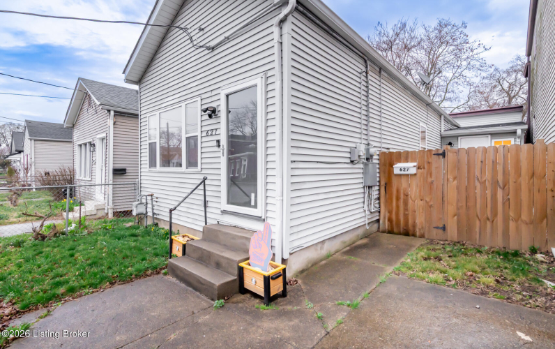 Listing Image 3