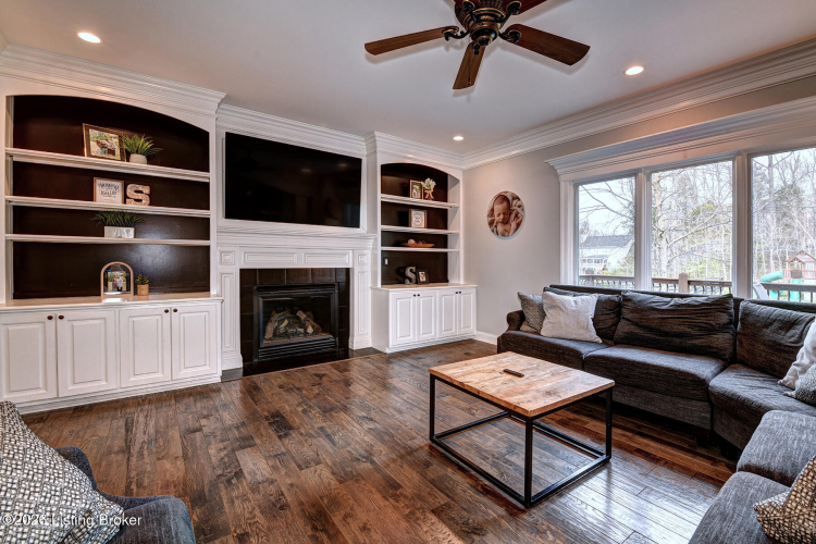 Listing Image 11