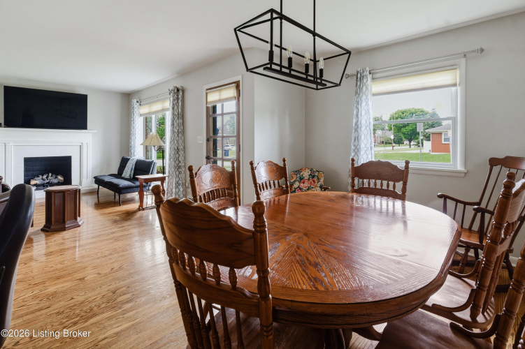 Listing Image 12