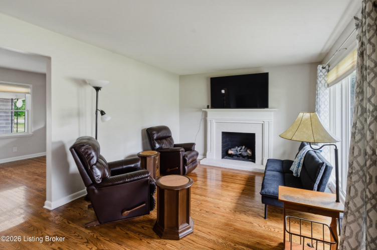 Listing Image 6