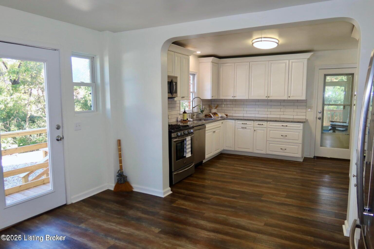 Listing Image 5