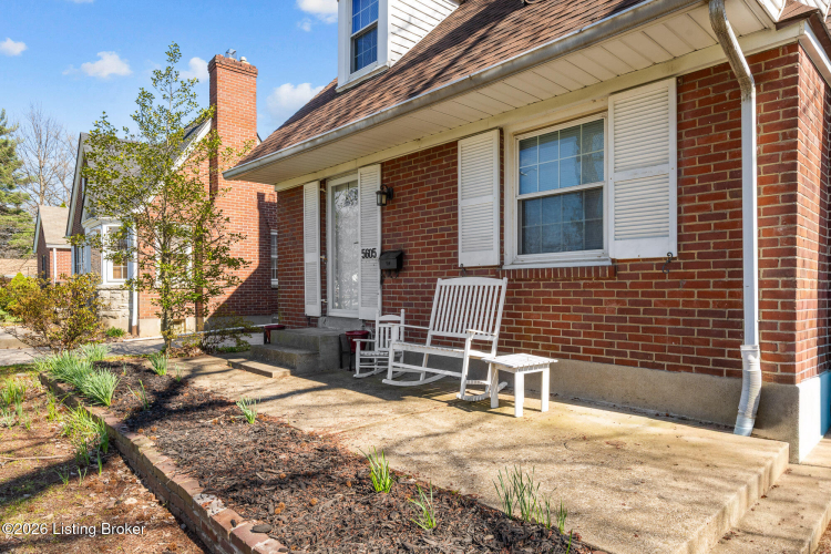 Listing Image 4
