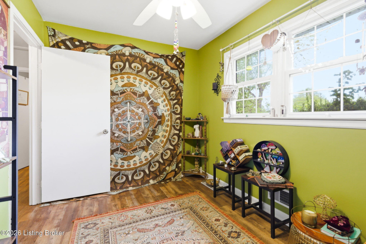 Listing Image 15