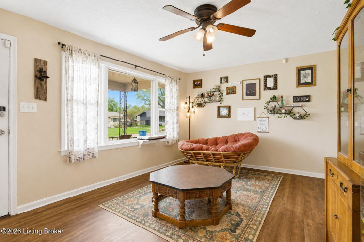 Listing Image 5
