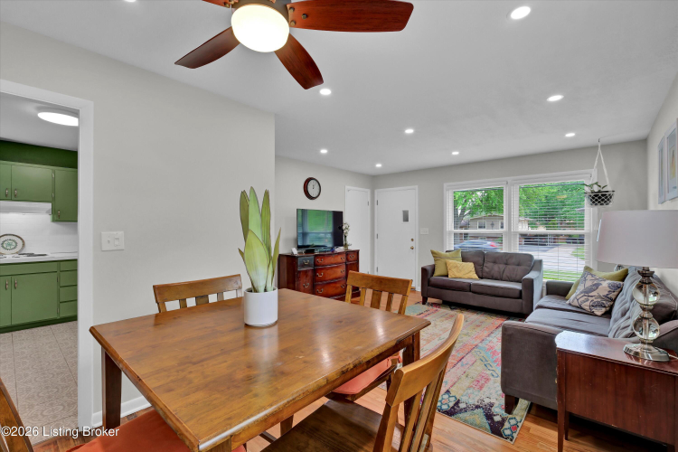 Listing Image 3