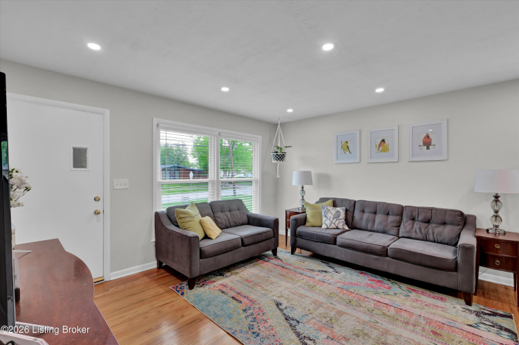 Listing Image 8