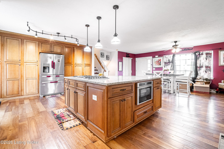 Listing Image 10