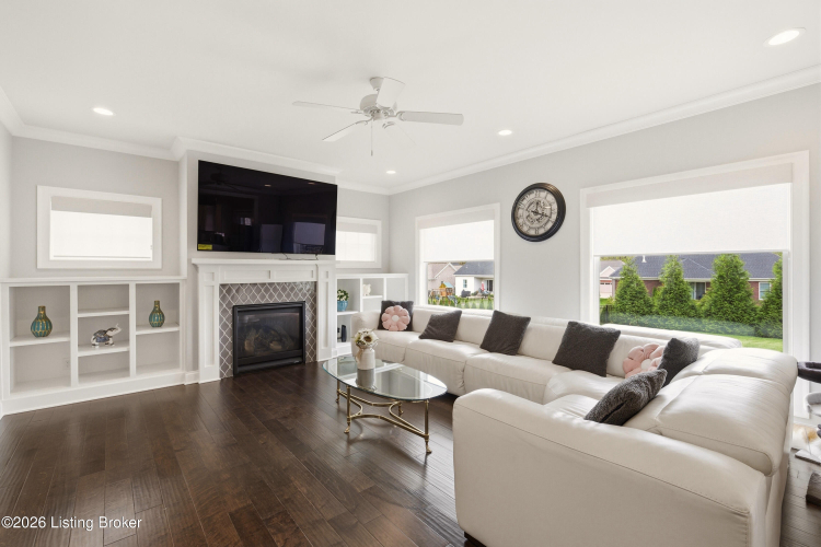 Listing Image 12