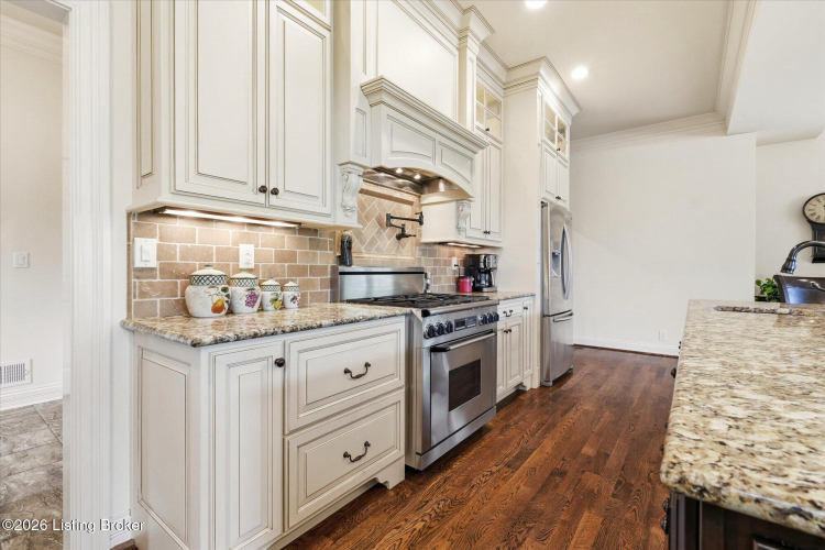 Listing Image 19