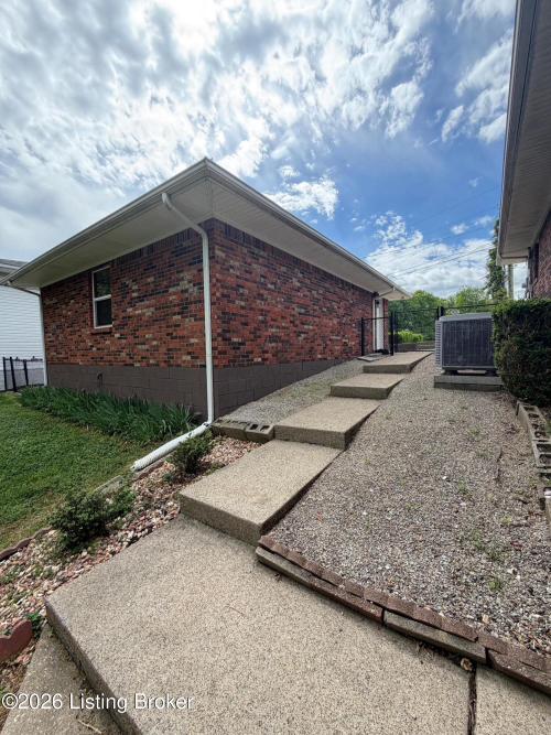 Listing Image 17