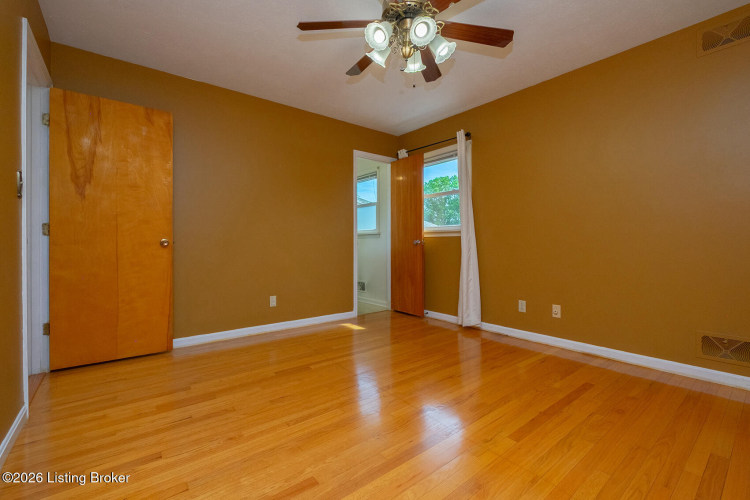 Listing Image 16