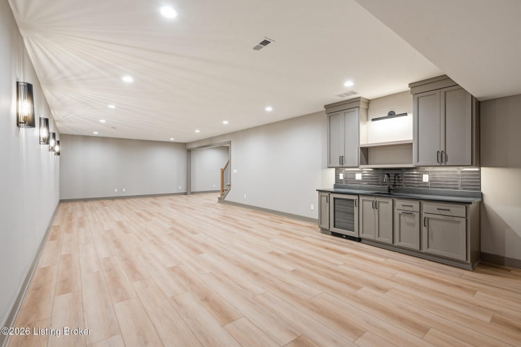 Listing Image 59