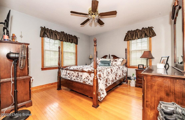 Listing Image 8