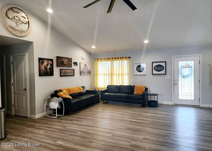 Listing Image 12