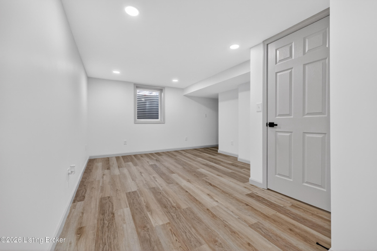 Listing Image 41