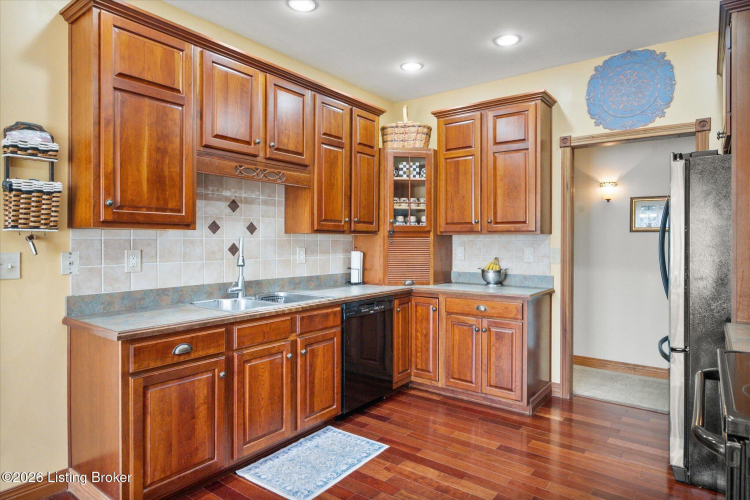 Listing Image 19