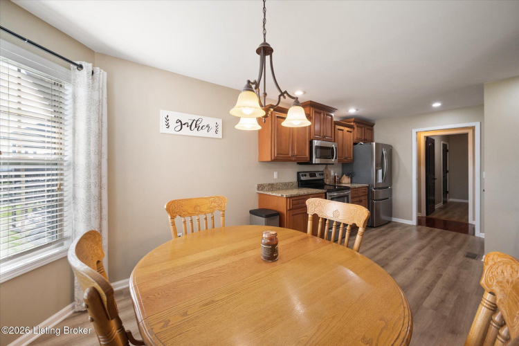 Listing Image 19