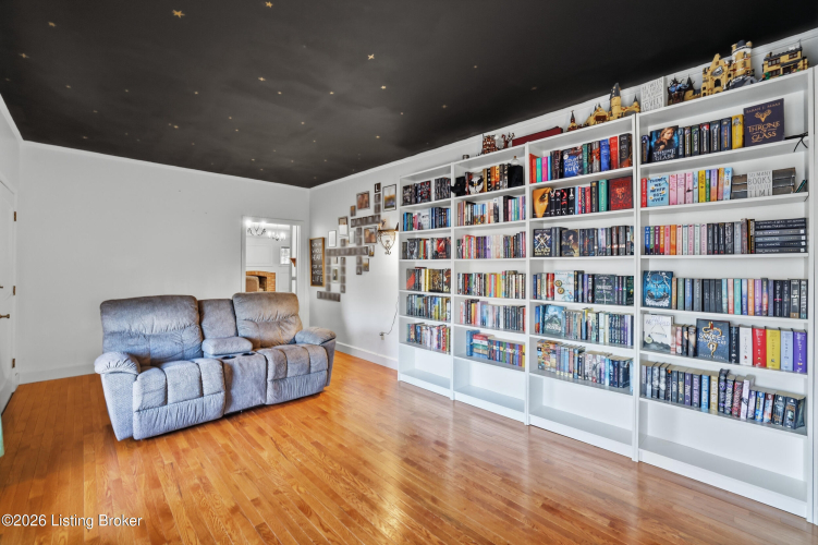 Listing Image 10