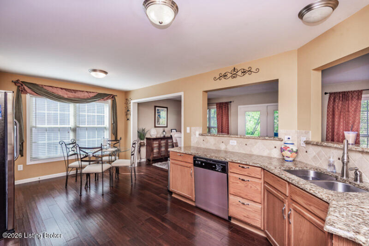 Listing Image 9