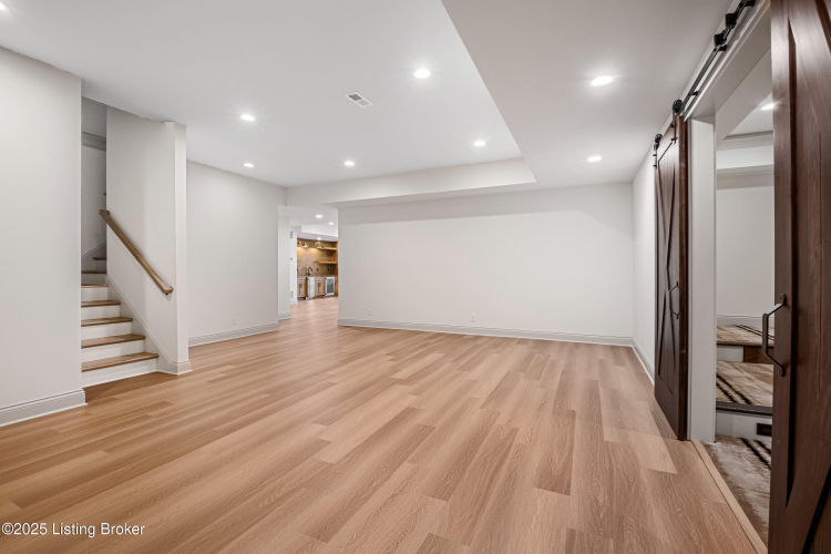 Listing Image 64
