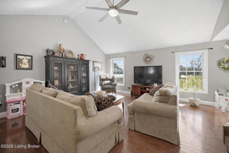 Listing Image 32
