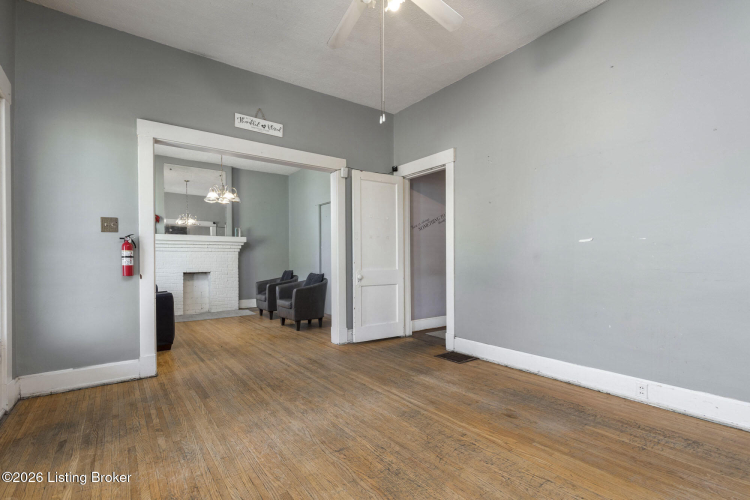 Listing Image 6