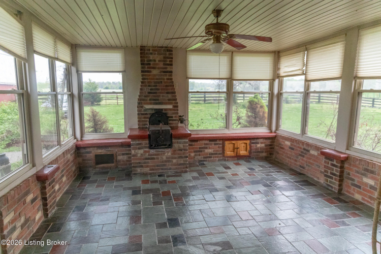 Listing Image 17