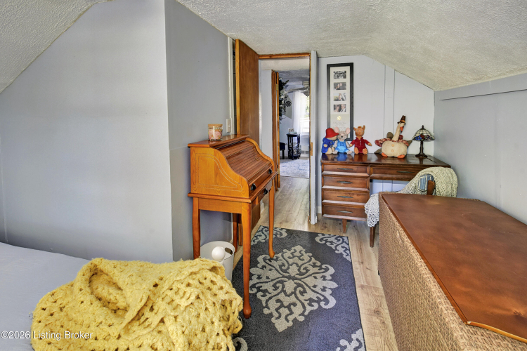 Listing Image 18