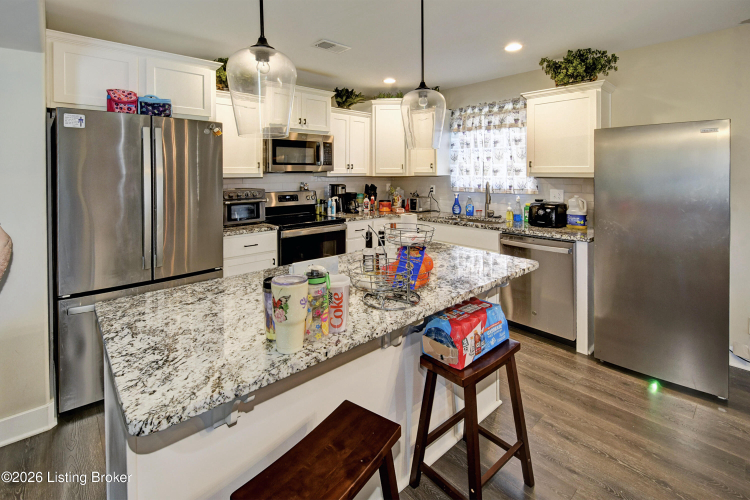 Listing Image 11