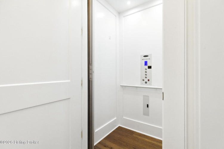 Listing Image 22