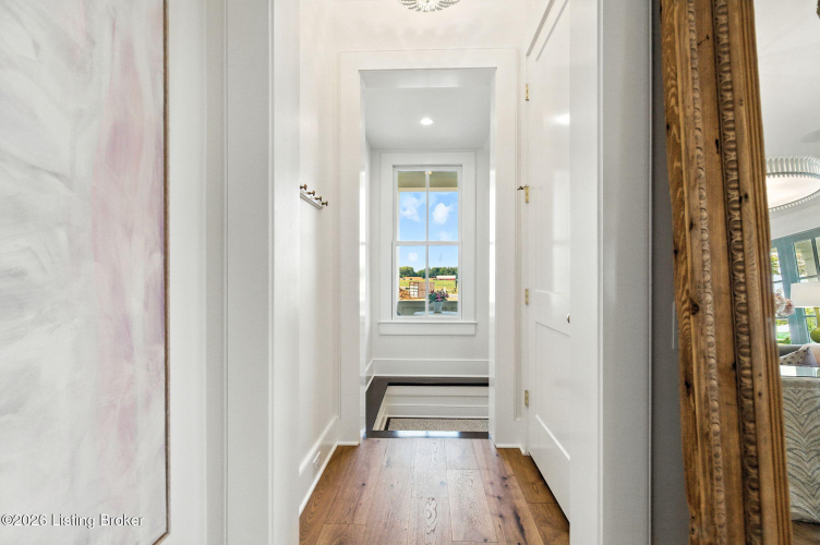 Listing Image 82