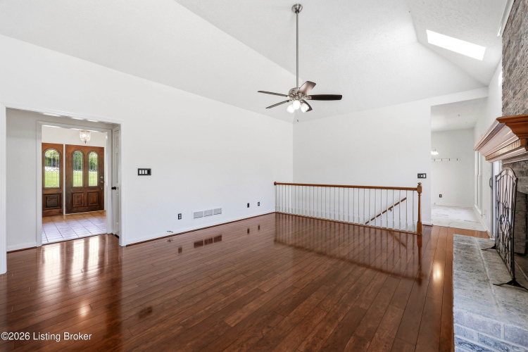 Listing Image 17