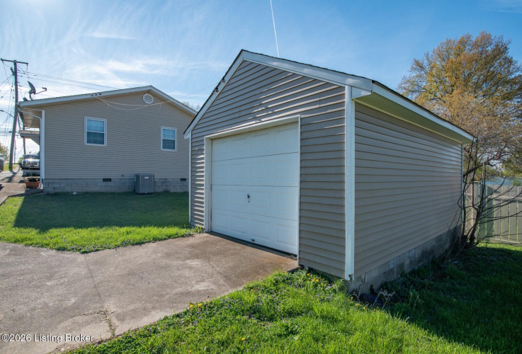 Listing Image 11