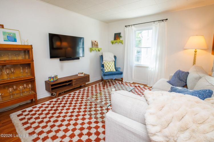 Listing Image 10
