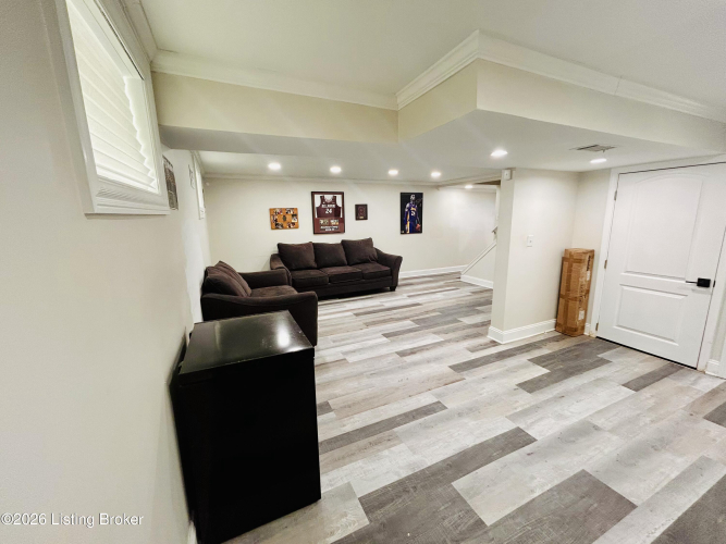 Listing Image 41
