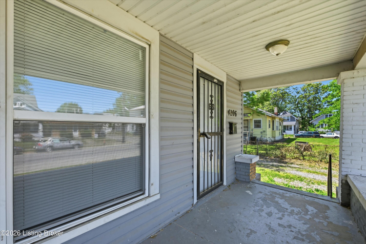 Listing Image 4