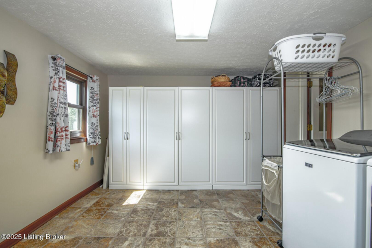 Listing Image 77
