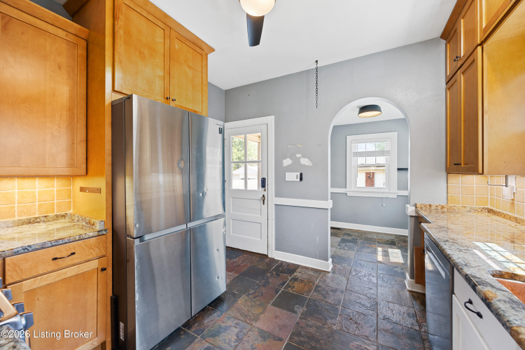 Listing Image 12