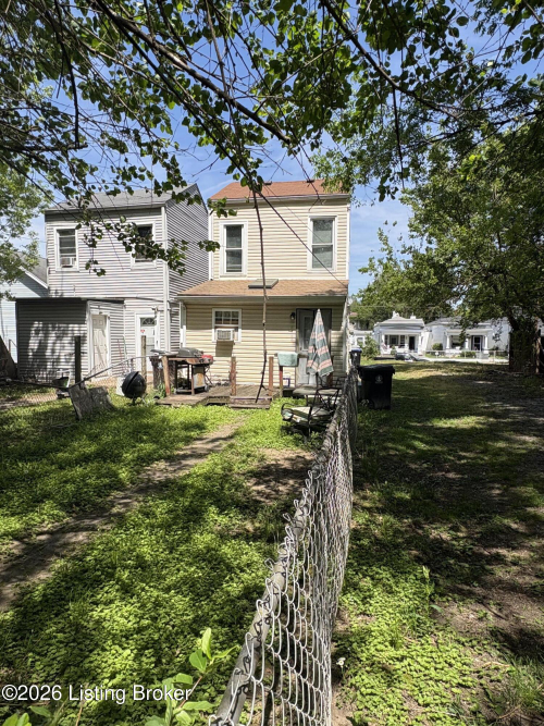 Listing Image 4