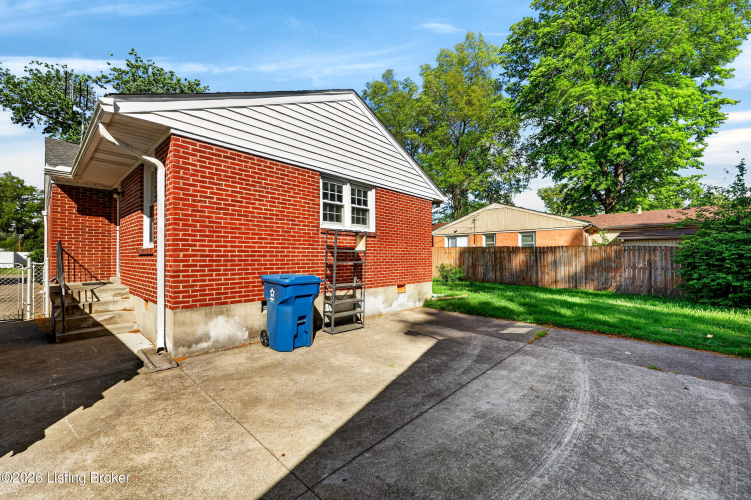 Listing Image 44