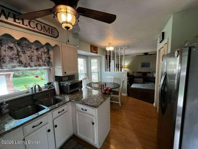 Listing Image 14
