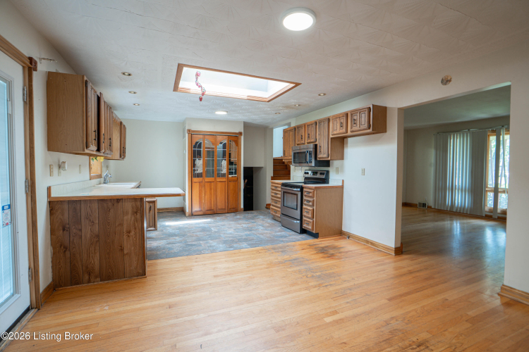 Listing Image 12