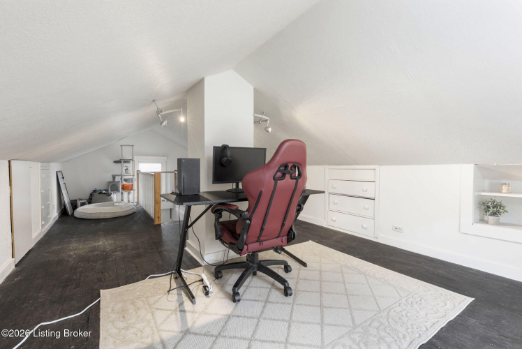 Listing Image 16