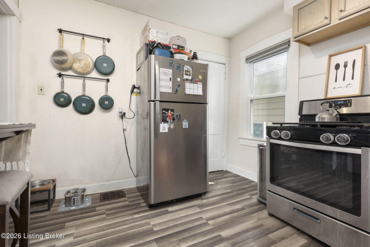 Listing Image 9