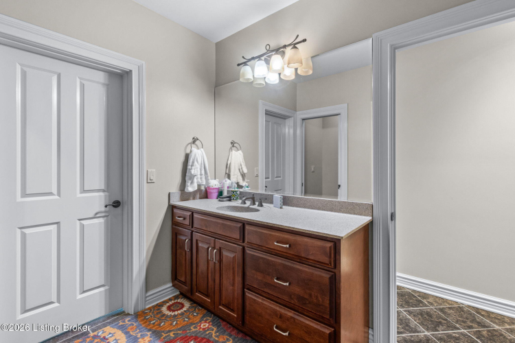 Listing Image 102