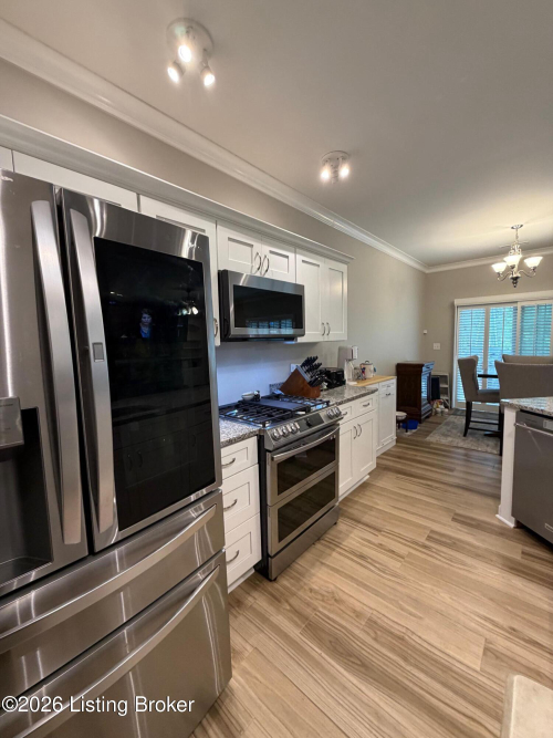Listing Image 12