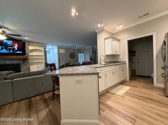 Listing Image 19