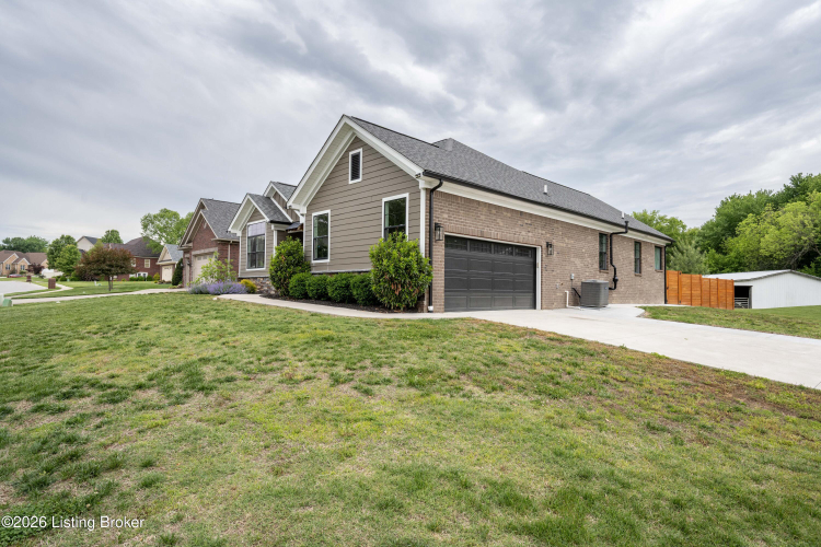 Listing Image 44