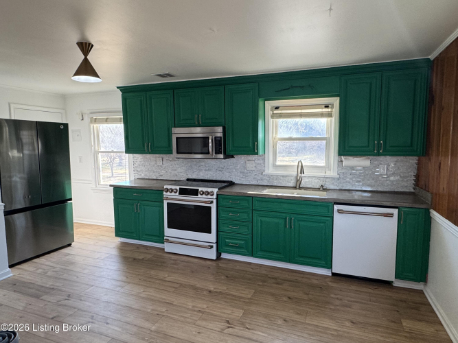 Listing Image 12