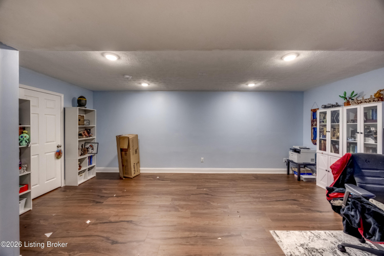 Listing Image 32
